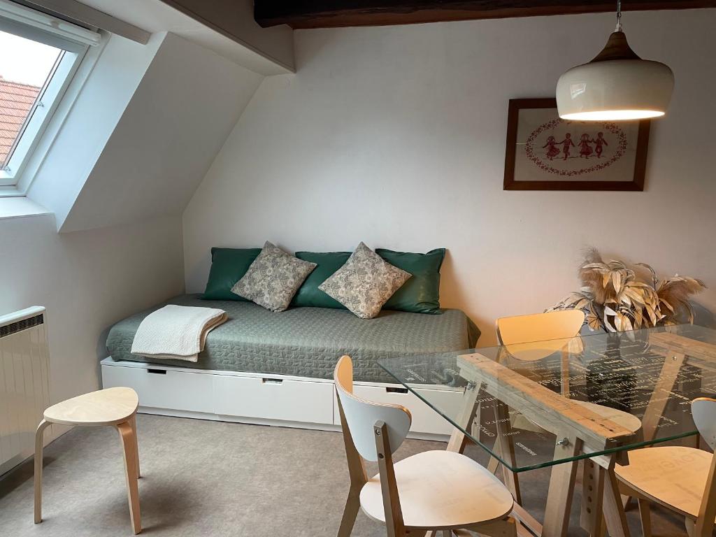 Espace familial lumineux avec coin repas